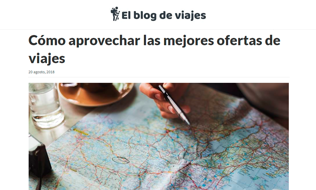 Nota de El blog de viajes con el titular "Cómo aprovechar las mejores ofertas de viaje" y una imagen de una mano marcando lugares en un mapa grande.