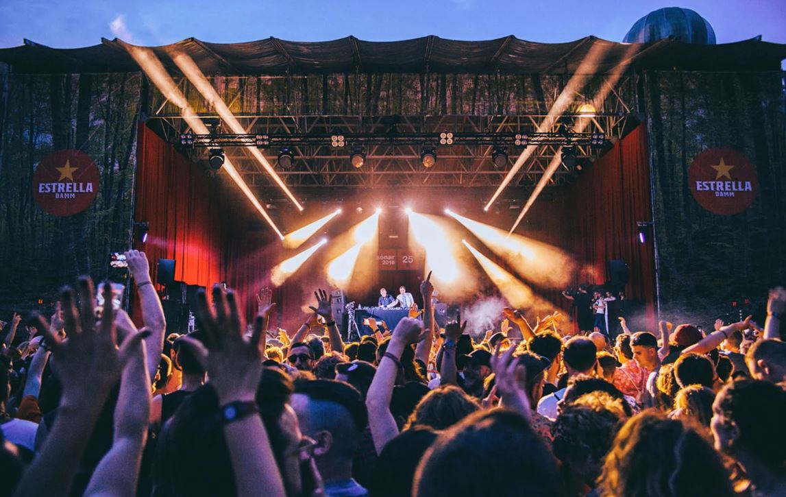 Concierto de música con mucho público