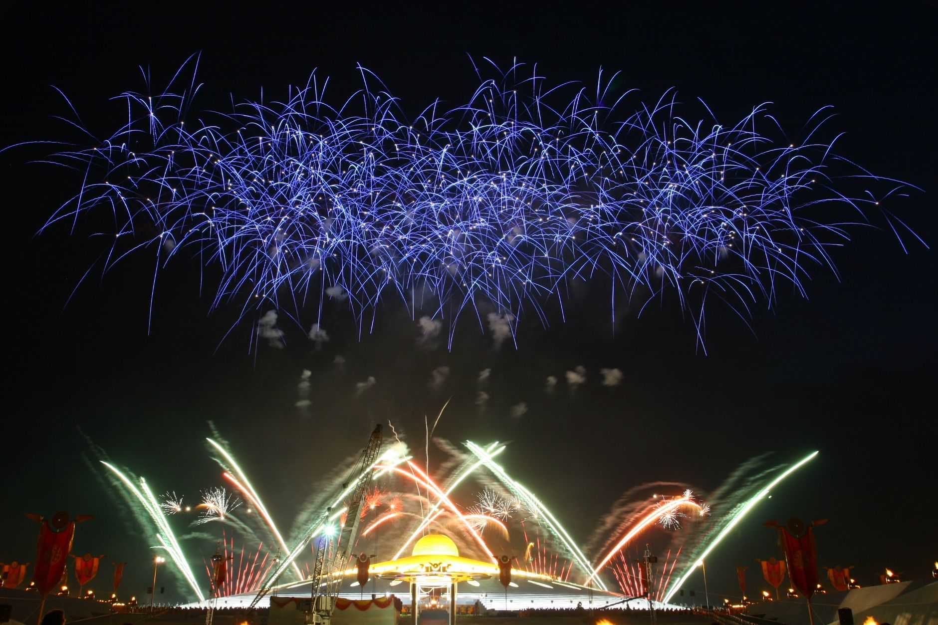 Fuegos artificiales en la medianoche
