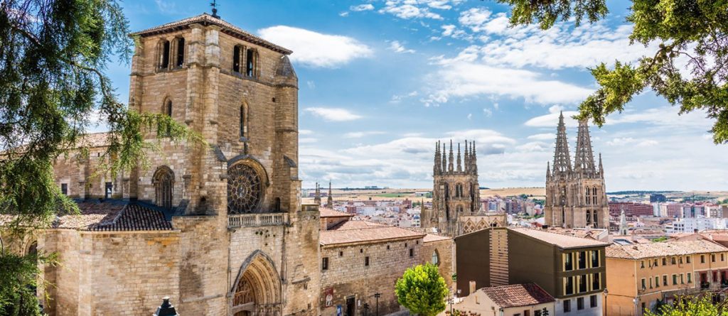 Vista del casco histórico y la Catedral de Burgos