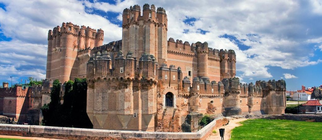 Castillo de Coca de estilo gótico-mudéjar en Segovia