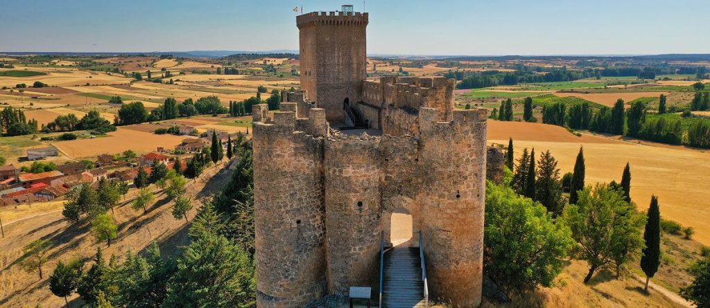 Castillo de Peñaranda de Duero y su torre del homenaje en Burgos
