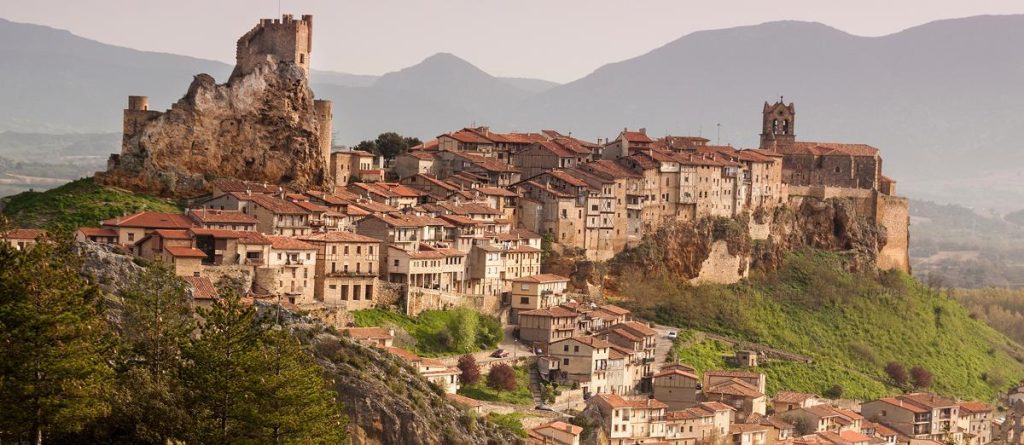 Castillo y pueblo medieval de Frías en Burgos