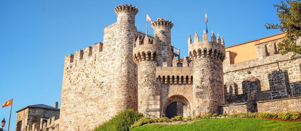 Entrada al Castillo de los Templarios de Ponferrada, León