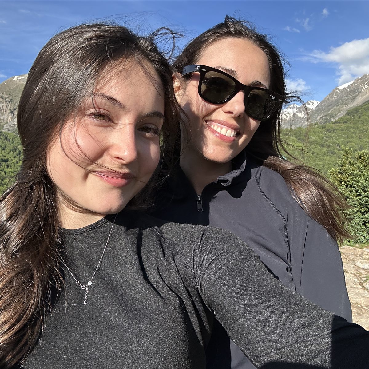 Compañeras del equipo de BuscoUnChollo en una escapada a Panticosa